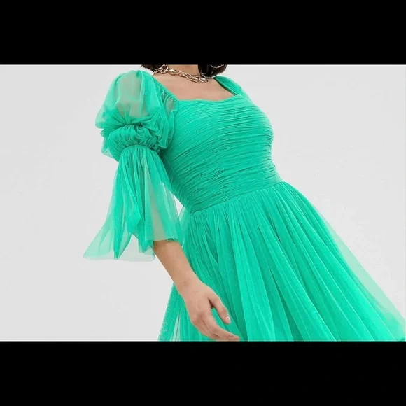 COPY - Ruched and square neck mini dress with structured hem in green - Picture 3 of 7